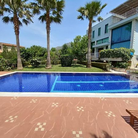 Family Beach Swimming Pool Villa Luanit Trajas Exteriér fotografie